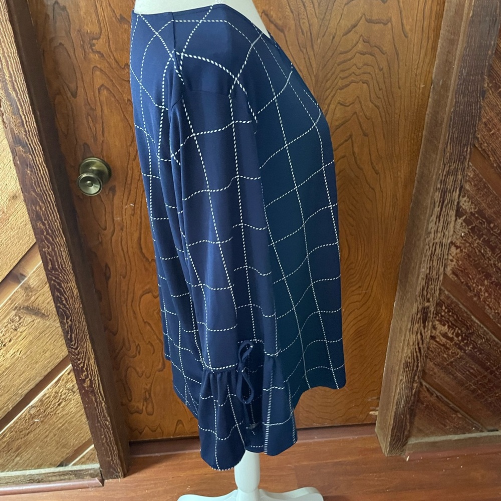 Liz Claiborne Career blue white blouse size XL round neck spandex bell sleeves - Picture 10 of 16